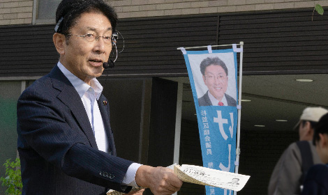 駅頭でビラ配布